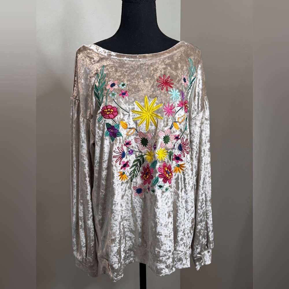Kori Velvet Blouse with Colorful Floral Embroidery size Large Boutique‎ Style